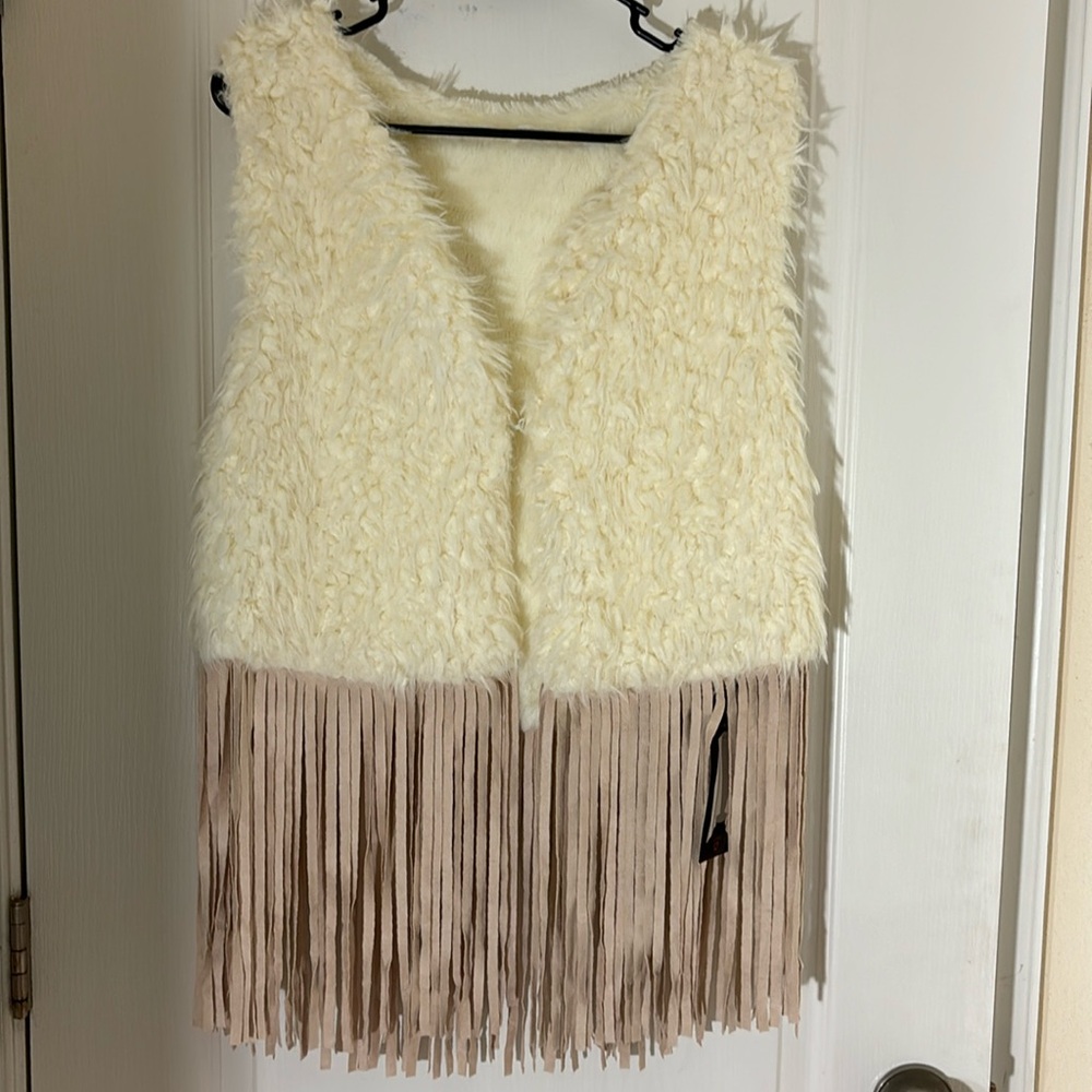 NWT CODE Women’s Ivory Vest Tassels Sherpa/Acrylic One Size